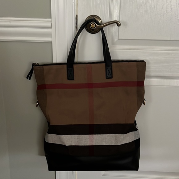 NEW Burberry Oversized Check Armley Folding Messenger - Picture 8 of 9